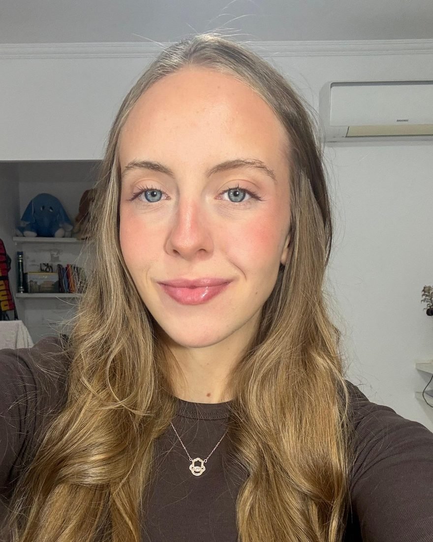 Amanda Napoleone, nutricionista, sorrindo
